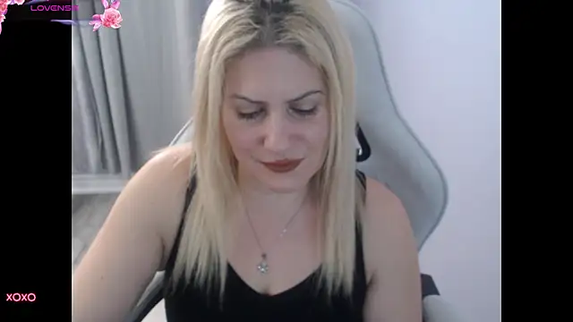 Snapshot of BellaStar84 chatting on October 6, 12:24 pm BellaStar84 online show from October 6, 12:24 pm