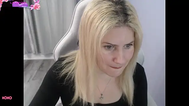 Snapshot of BellaStar84 chatting on October 16, 12:28 pm BellaStar84 online show from October 16, 12:28 pm