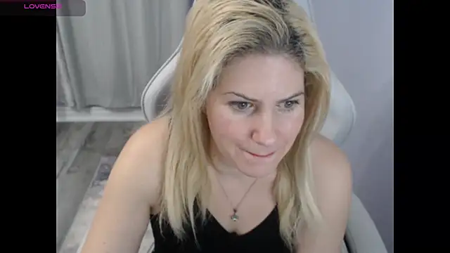 Snapshot of BellaStar84 chatting on October 26, 8:31 am BellaStar84 online show from October 26, 8:31 am