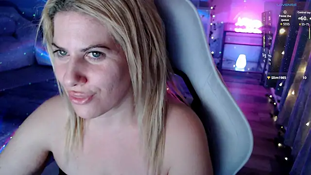 Snapshot of BellaStar84 chatting on February 15, 10:58 am BellaStar84 online show from February 15, 10:58 am