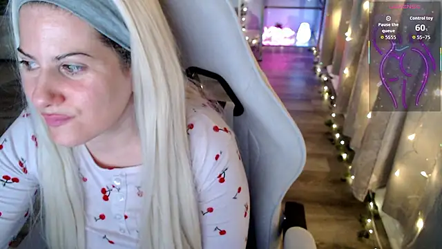 Snapshot of BellaStar84 chatting on March 5, 11:28 am BellaStar84 online show from March 5, 11:28 am