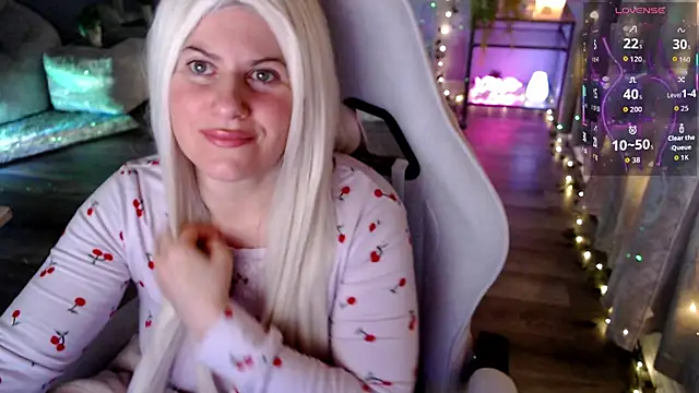 Snapshot of BellaStar84 chatting on March 7, 9:28 am BellaStar84 online show from March 7, 9:28 am