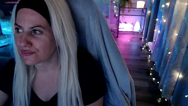 Snapshot of BellaStar84 chatting on March 11, 11:38 am BellaStar84 online show from March 11, 11:38 am