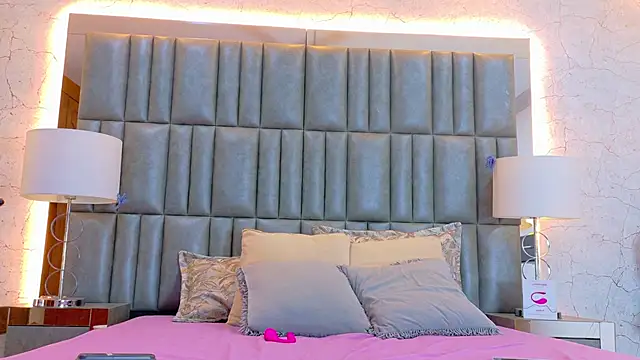 Snapshot of CamilaJohnston chatting on May 4, 7:32 pm CamilaJohnston online show from May 4, 7:32 pm