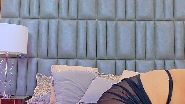 Snapshot of CamilaJohnston chatting on May 21, 8:49 pm CamilaJohnston online show from May 21, 8:49 pm