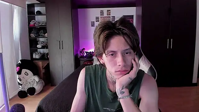 Snapshot of xIce_Boy chatting on February 15, 3:20 pm xIce Boy online show from February 15, 3:20 pm