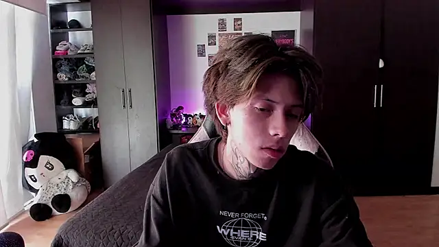 Snapshot of xIce_Boy chatting on February 16, 2:02 pm xIce Boy online show from February 16, 2:02 pm