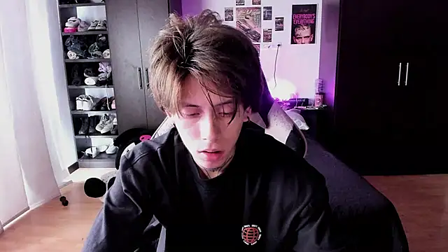Snapshot of xIce_Boy chatting on February 18, 3:19 pm xIce Boy online show from February 18, 3:19 pm