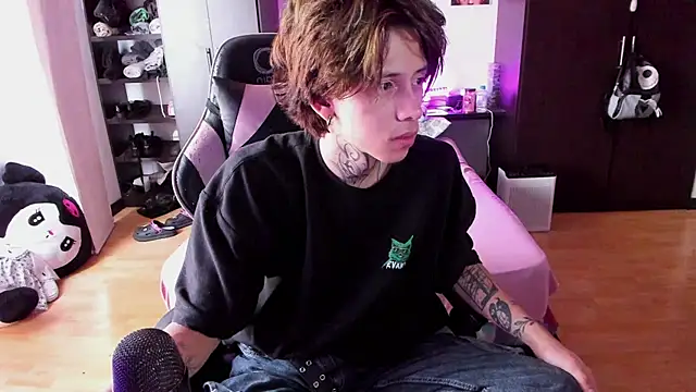 Snapshot of xIce_Boy chatting on February 28, 3:35 pm xIce Boy online show from February 28, 3:35 pm