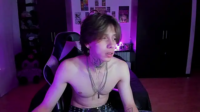 Snapshot of xIce_Boy chatting on March 21, 2:05 am xIce Boy online show from March 21, 2:05 am