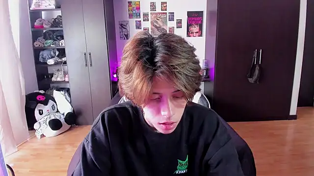 Snapshot of xIce_Boy chatting on April 6, 2:29 pm xIce Boy online show from April 6, 2:29 pm