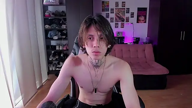Snapshot of xIce_Boy chatting on April 18, 9:04 pm xIce Boy online show from April 18, 9:04 pm
