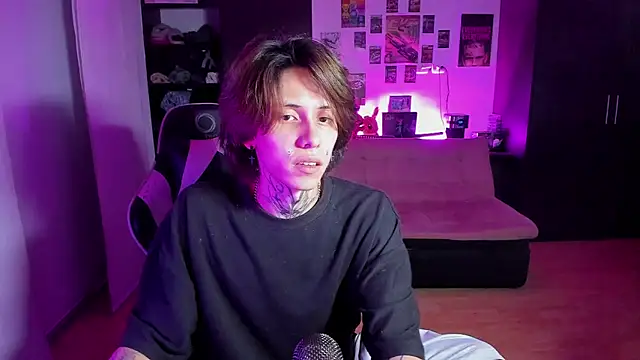 Snapshot of xIce_Boy chatting on April 24, 12:57 am xIce Boy online show from April 24, 12:57 am