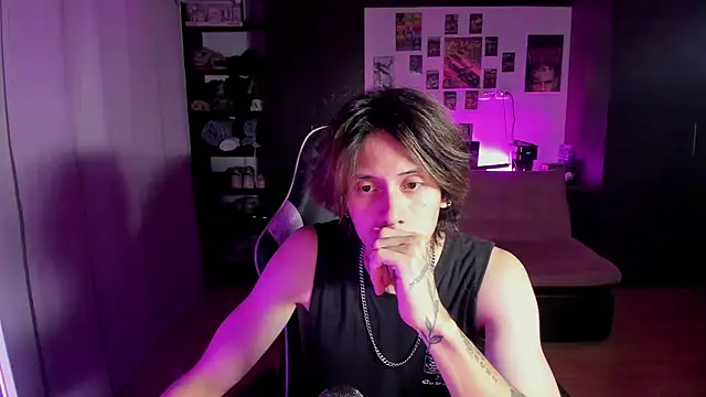 Snapshot of xIce_Boy chatting on May 1, 1:10 am xIce Boy online show from May 1, 1:10 am