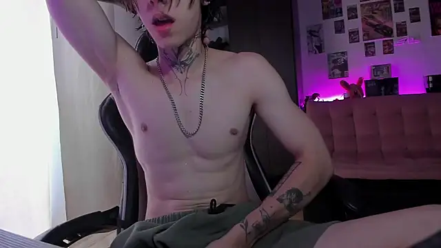 Snapshot of xIce_Boy chatting on May 7, 10:15 pm xIce Boy online show from May 7, 10:15 pm