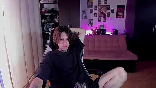 Snapshot of xIce_Boy chatting on May 9, 10:37 pm xIce Boy online show from May 9, 10:37 pm