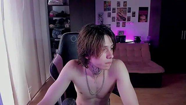 Snapshot of xIce_Boy chatting on May 10, 9:42 pm xIce Boy online show from May 10, 9:42 pm