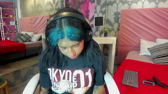 Karin Ks online show from October 28, 7:16 pm