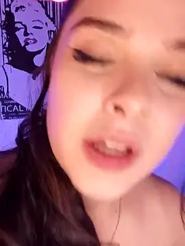 Snapshot of LoganPeny chatting on March 20, 5:24 am LoganPeny online show from March 20, 5:24 am