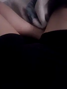 Snapshot of melany-92xxx chatting on September 18, 1:35 pm melany-92xxx online show from September 18, 1:35 pm