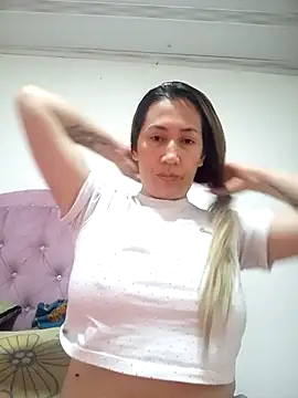 Snapshot of melany-92xxx chatting on April 19, 11:40 pm melany-92xxx online show from April 19, 11:40 pm
