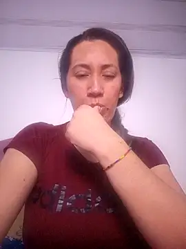 Snapshot of melany-92xxx chatting on May 5, 2:08 am melany-92xxx online show from May 5, 2:08 am