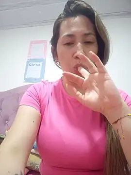 Snapshot of melany-92xxx chatting on June 8, 7:31 am melany-92xxx online show from June 8, 7:31 am