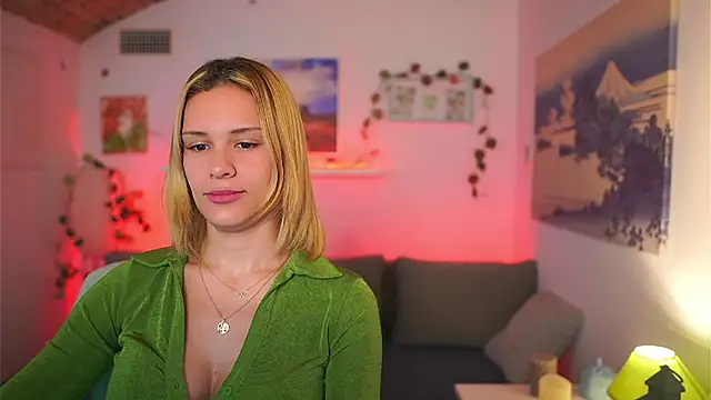 Snapshot of Aria_Blonde chatting on March 22, 2:14 pm Aria Blonde online show from March 22, 2:14 pm