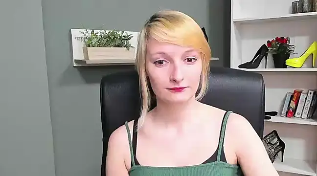 Snapshot of hottieBlair chatting on March 13, 2:01 pm hottieBlair online show from March 13, 2:01 pm