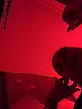 Snapshot of Veramaia chatting on November 19, 2:22 am Veramaia online show from November 19, 2:22 am