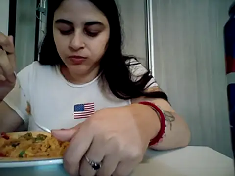 Snapshot of Veramaia chatting on June 10, 10:25 am Veramaia online show from June 10, 10:25 am