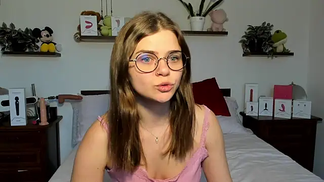 HaleyReedme online show from February 26, 7:40 am