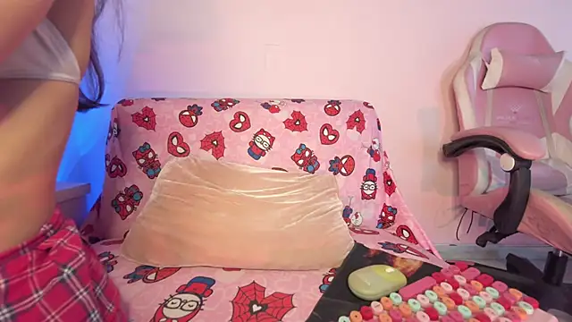 kitty-kryss online show from May 11, 2:34 pm