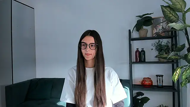 SunnCoote online show from March 12, 1:40 pm