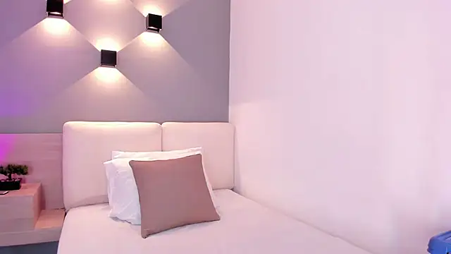 karol white  online show from May 20, 4:18 am
