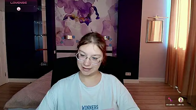 Snapshot of AngelinaLow chatting on October 21, 11:33 am AngelinaLow online show from October 21, 11:33 am