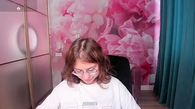 Snapshot of AngelinaLow chatting on October 28, 12:30 pm AngelinaLow online show from October 28, 12:30 pm