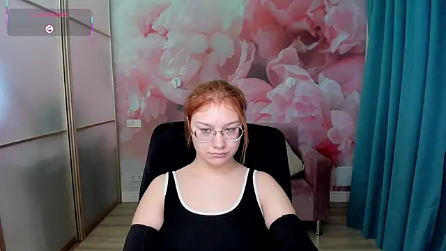 AngelinaLow online show from December 4, 12:36 pm