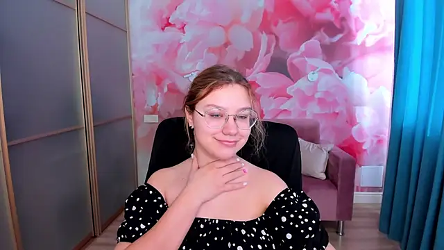 AngelinaLow online show from March 1, 6:26 am