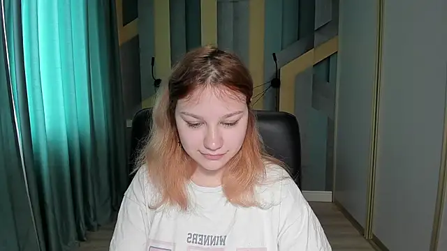 AngelinaLow online show from April 30, 11:27 am