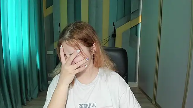 AngelinaLow online show from May 4, 11:28 am