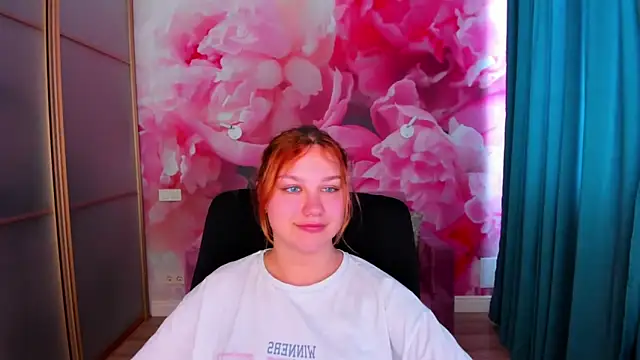 AngelinaLow online show from May 5, 11:29 am