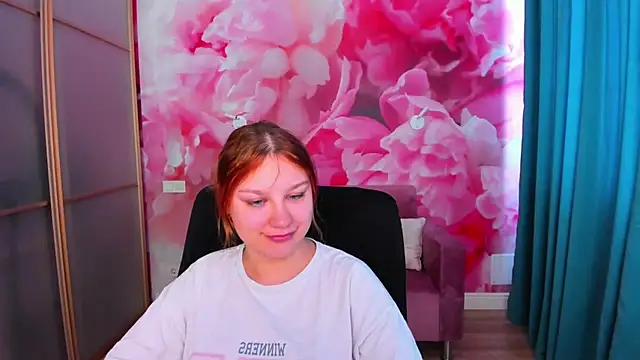 AngelinaLow online show from May 15, 11:28 am