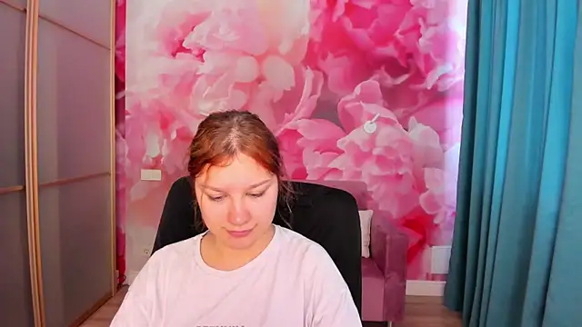 AngelinaLow online show from May 17, 5:27 am