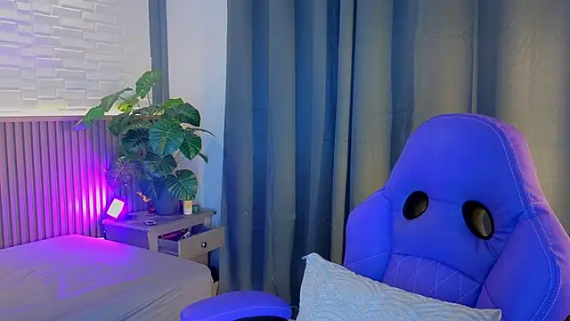 TiffanyWalk online show from October 10, 10:47 am