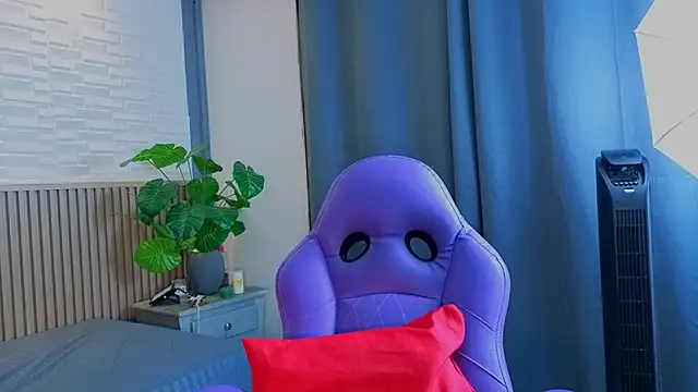 TiffanyWalk online show from February 26, 12:37 pm