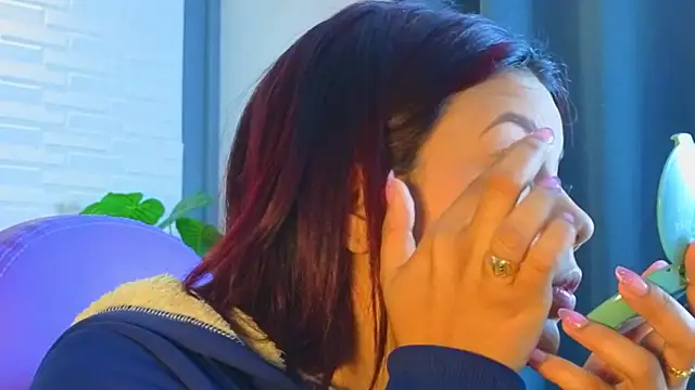 TiffanyWalk online show from March 17, 12:30 pm