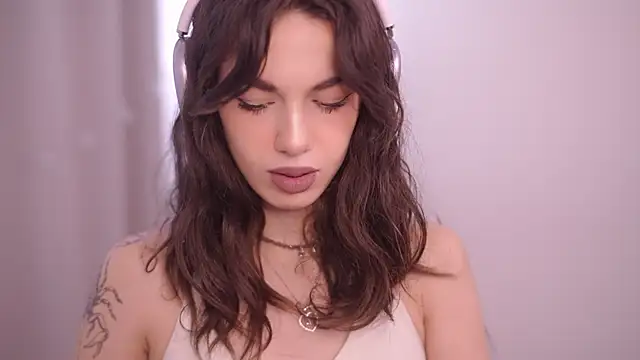 Snapshot of mystica_ chatting on October 9, 10:02 am mystica  online show from October 9, 10:02 am