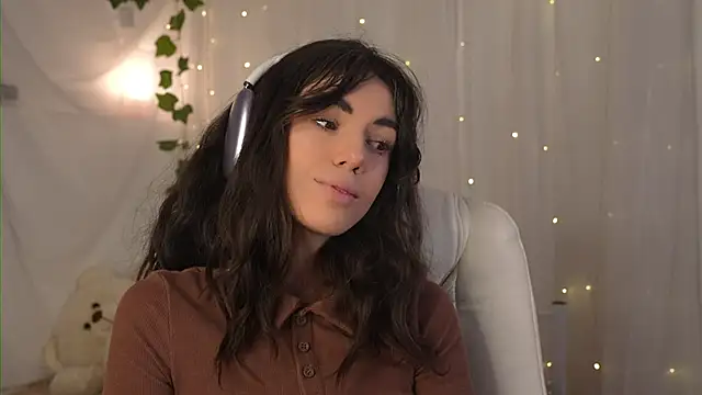 Snapshot of mystica_ chatting on October 28, 10:08 am mystica  online show from October 28, 10:08 am