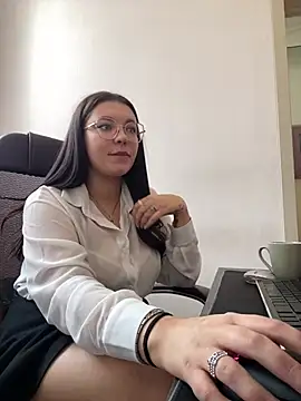 Karen Holmss online show from March 15, 1:40 pm